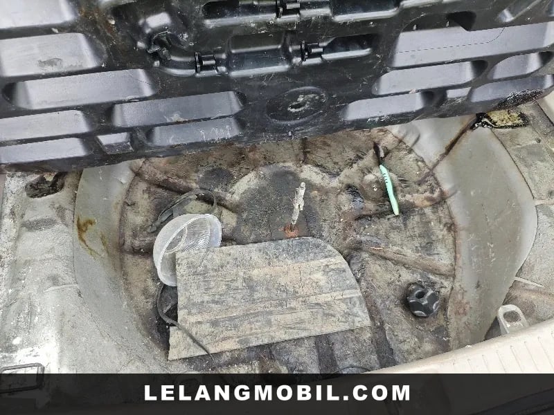 FORD ESCAPE - View 11