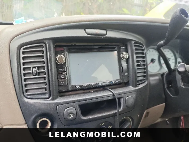 FORD ESCAPE - View 9