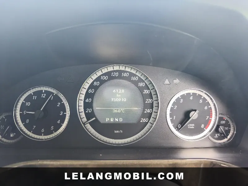 MERCEDES BENZ E CLASS - View 7