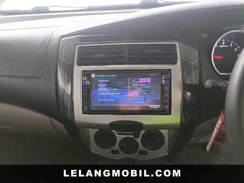 NISSAN GRANDLIVINA - View 10