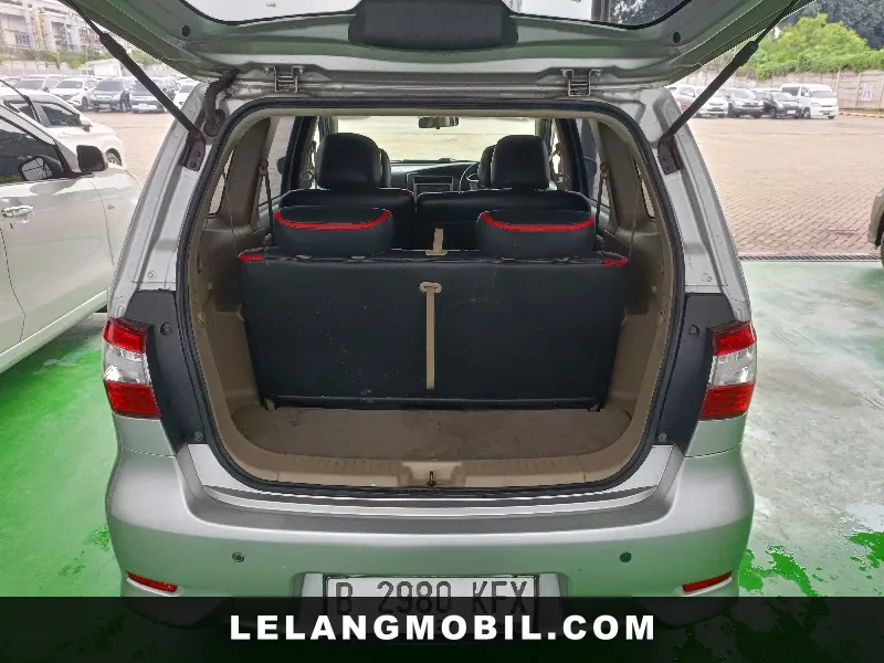 NISSAN GRANDLIVINA - View 11