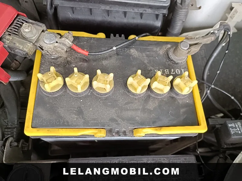 NISSAN GRANDLIVINA - View 13