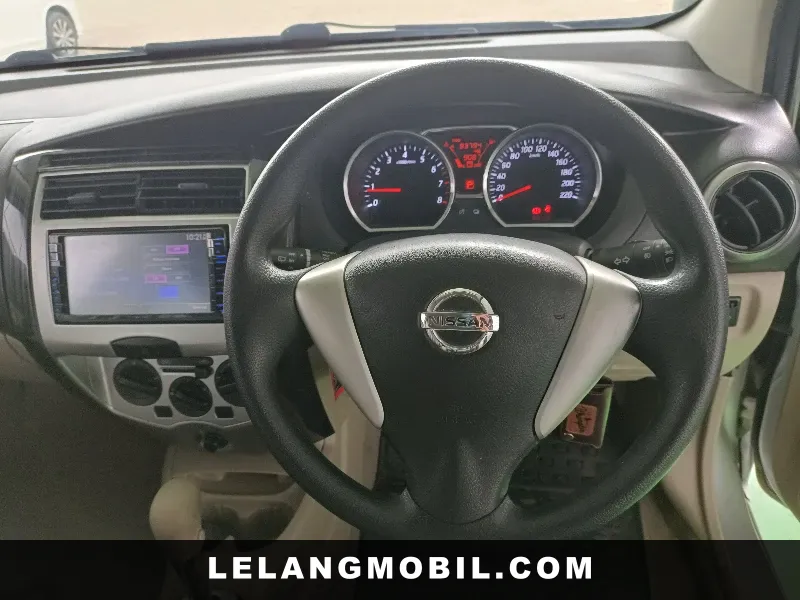 NISSAN GRANDLIVINA - View 8