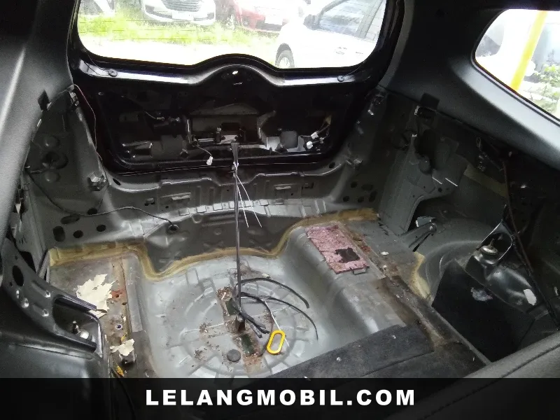 NISSAN GRANDLIVINA - View 12