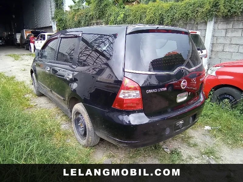 NISSAN GRANDLIVINA - View 4