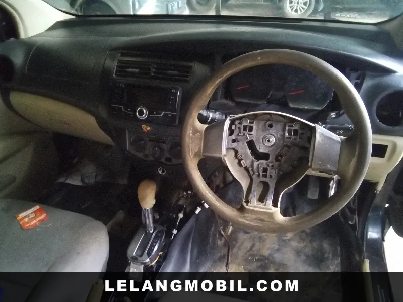 NISSAN GRANDLIVINA - View 11