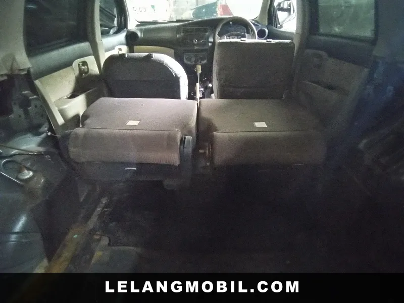 NISSAN GRANDLIVINA - View 5