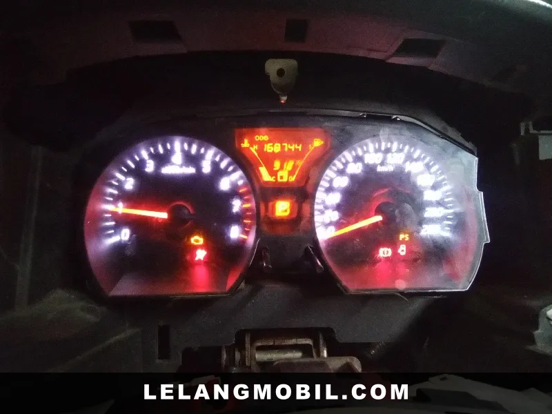 NISSAN GRANDLIVINA - View 7