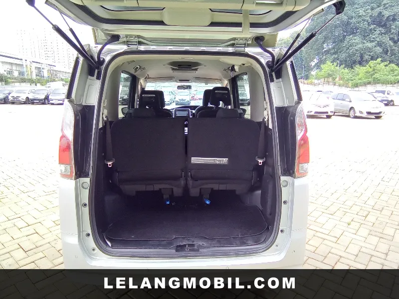 NISSAN SERENA - View 11