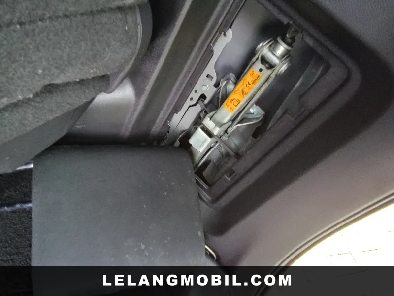 NISSAN SERENA - View 14