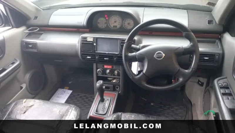 NISSAN XTRAIL - View 5