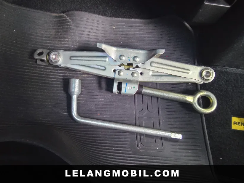 RENAULT TRIBER - View 12