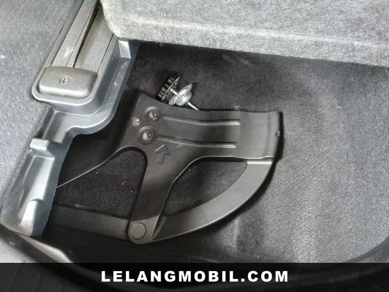 TOYOTA ALPHARD - View 9