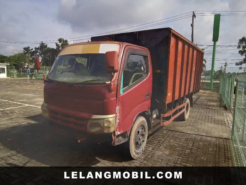 TOYOTA DYNA - View 1