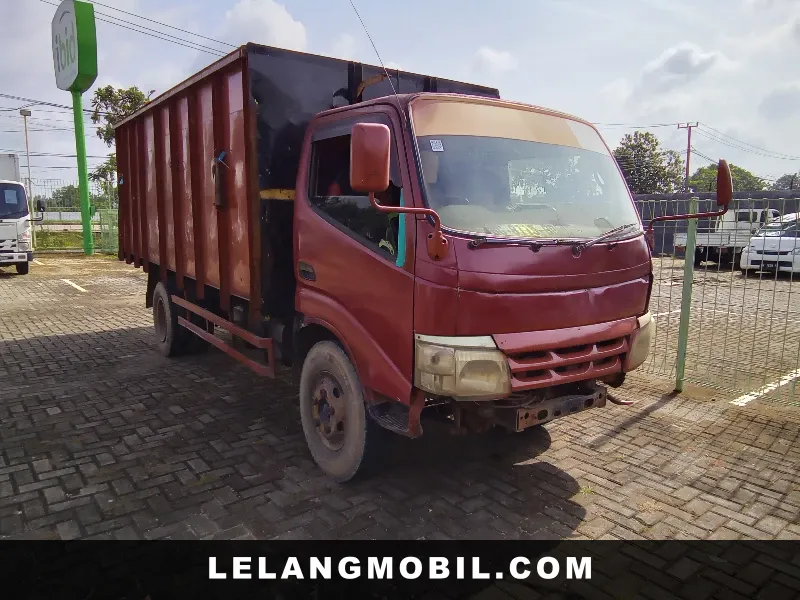 TOYOTA DYNA - View 2