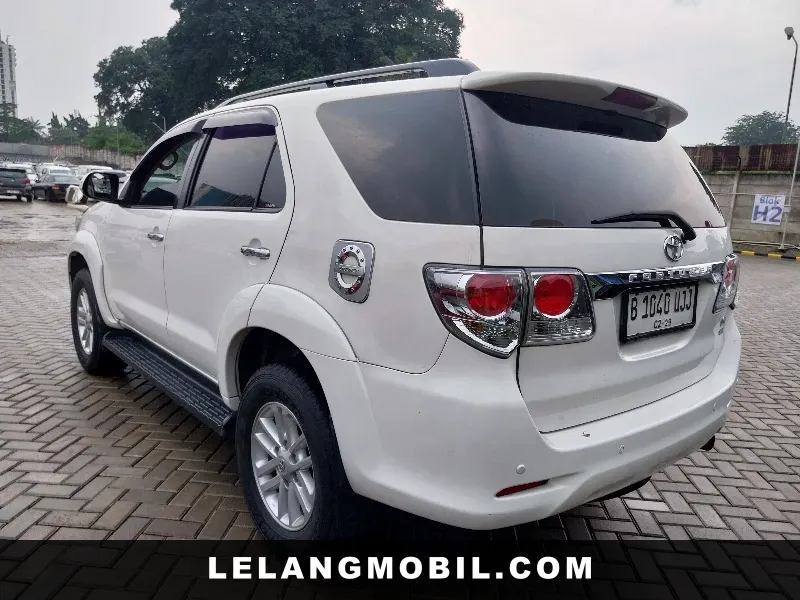 TOYOTA FORTUNER - View 4