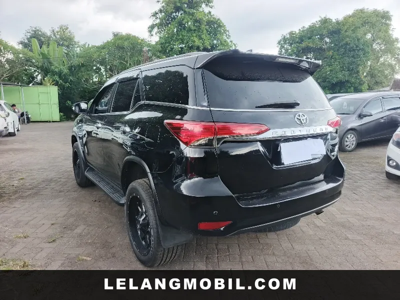 TOYOTA FORTUNER - View 4