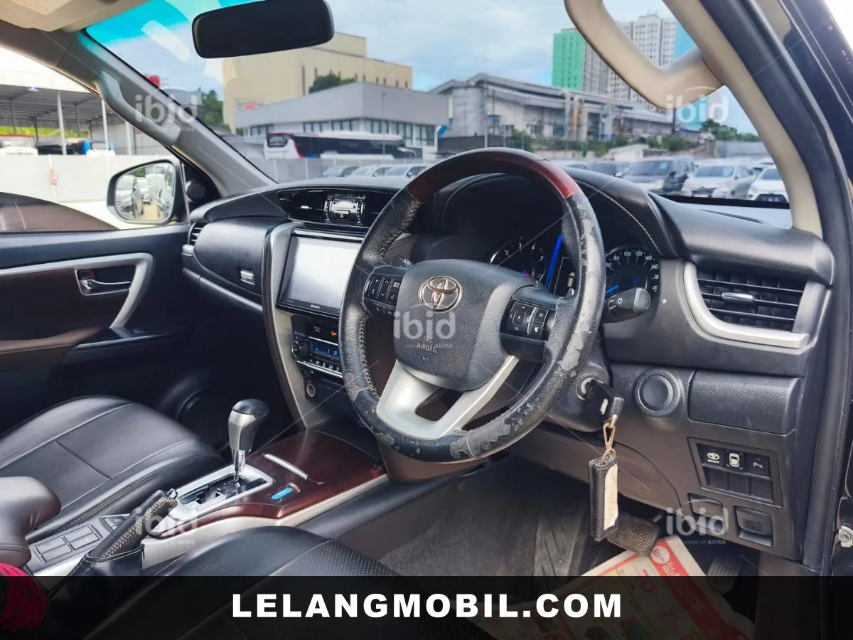 TOYOTA FORTUNER - View 5