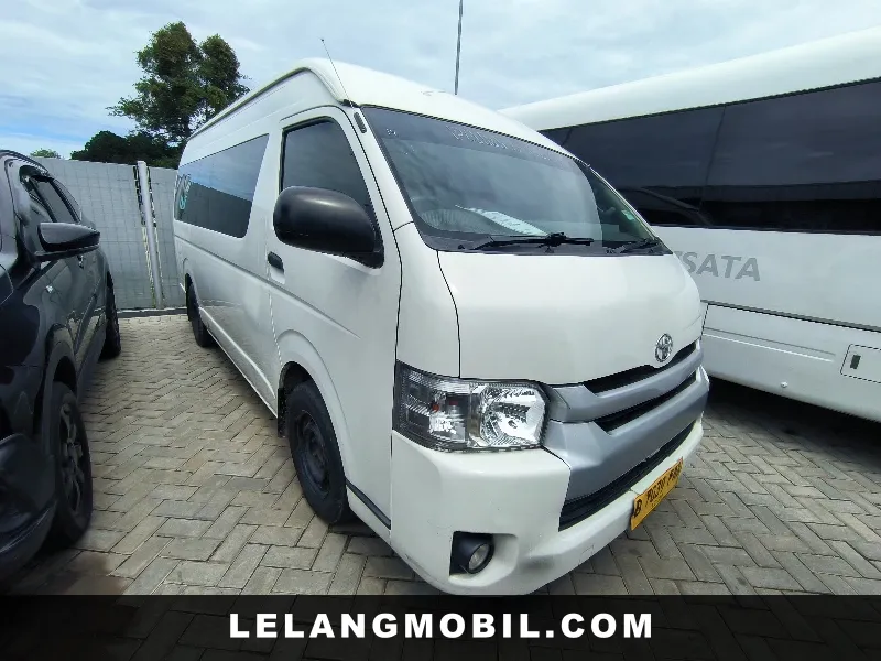 TOYOTA HIACE - View 2