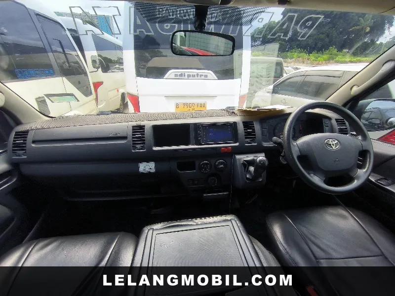 TOYOTA HIACE - View 5