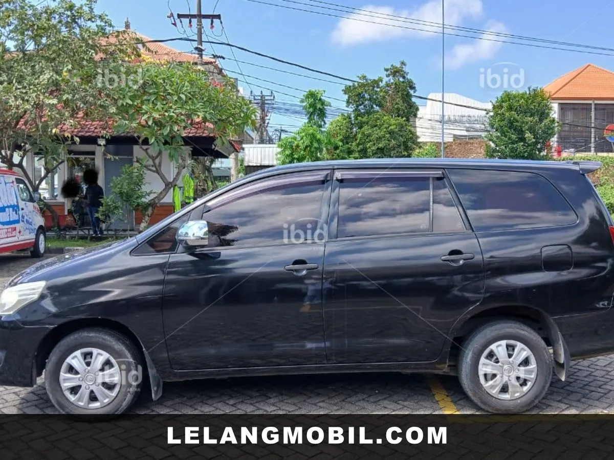 TOYOTA INNOVA - View 2