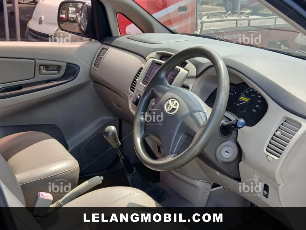 TOYOTA INNOVA - View 5