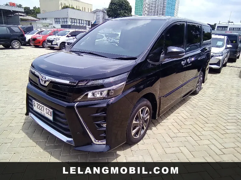 TOYOTA VOXY - View 1