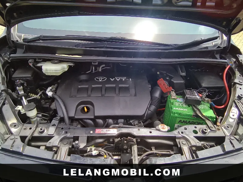 TOYOTA VOXY - View 6