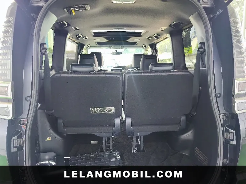 TOYOTA VOXY - View 10