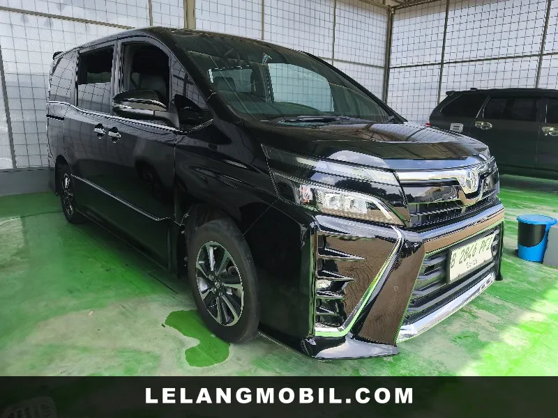 TOYOTA VOXY - View 2