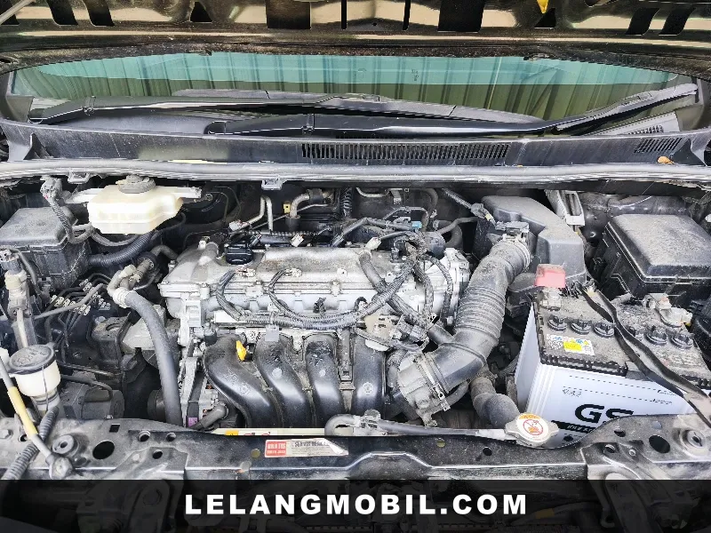 TOYOTA VOXY - View 6