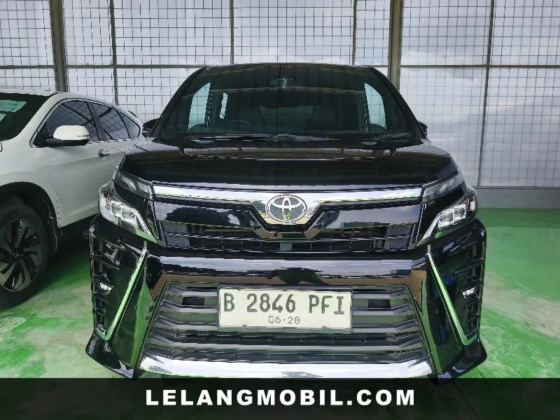 TOYOTA VOXY - View 8