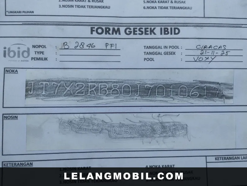 TOYOTA VOXY - View 9