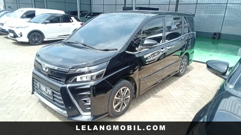 TOYOTA VOXY - View 1