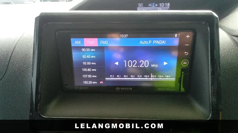 TOYOTA VOXY - View 10