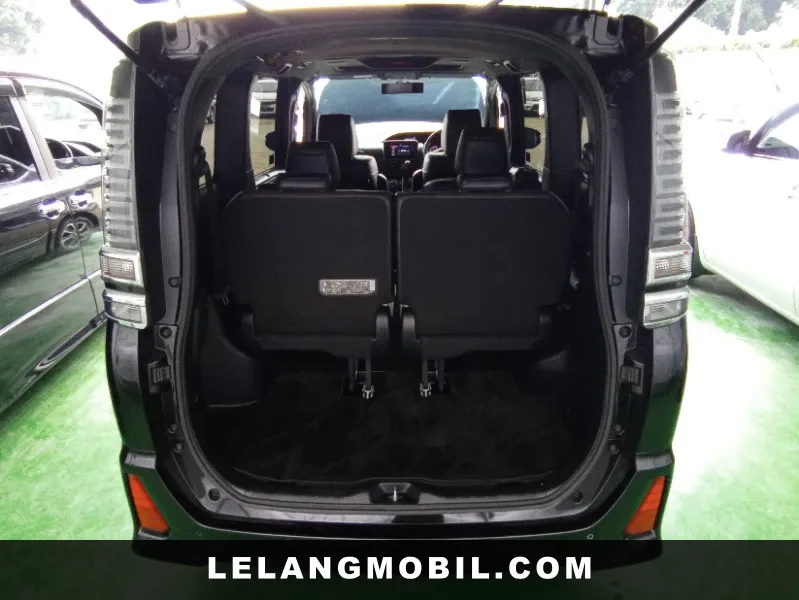 TOYOTA VOXY - View 10