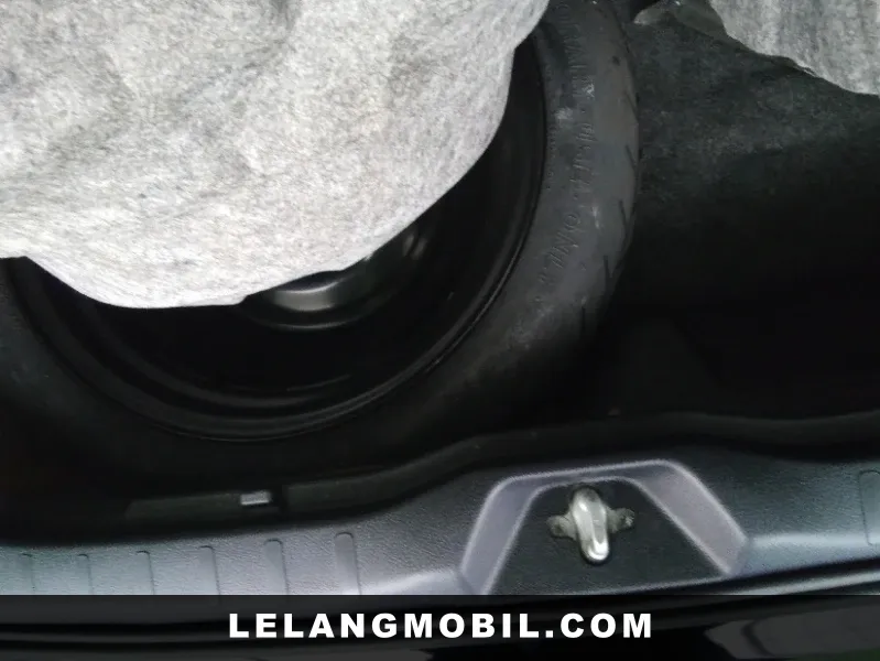 TOYOTA VOXY - View 11