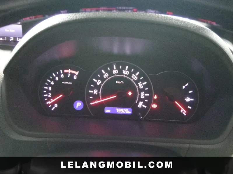 TOYOTA VOXY - View 7