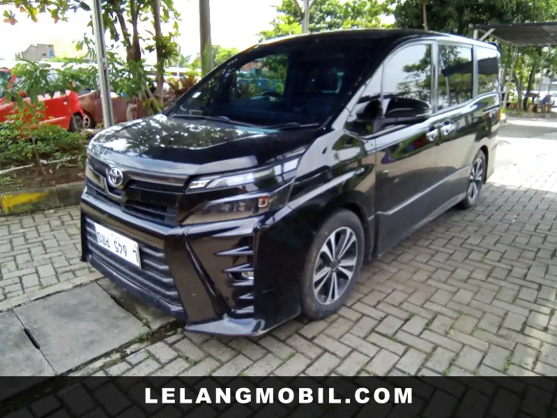 TOYOTA VOXY - View 1