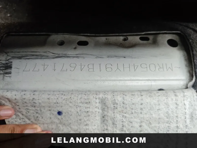 TOYOTA YARIS - View 8