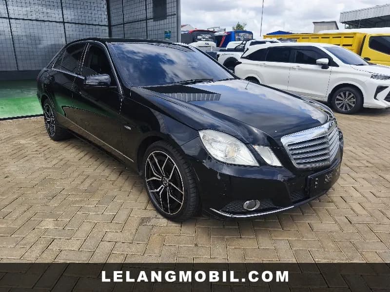 MERCEDES BENZ E CLASS - View 2