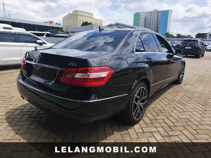 MERCEDES BENZ E CLASS - View 3