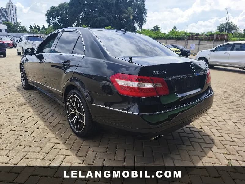 MERCEDES BENZ E CLASS - View 4