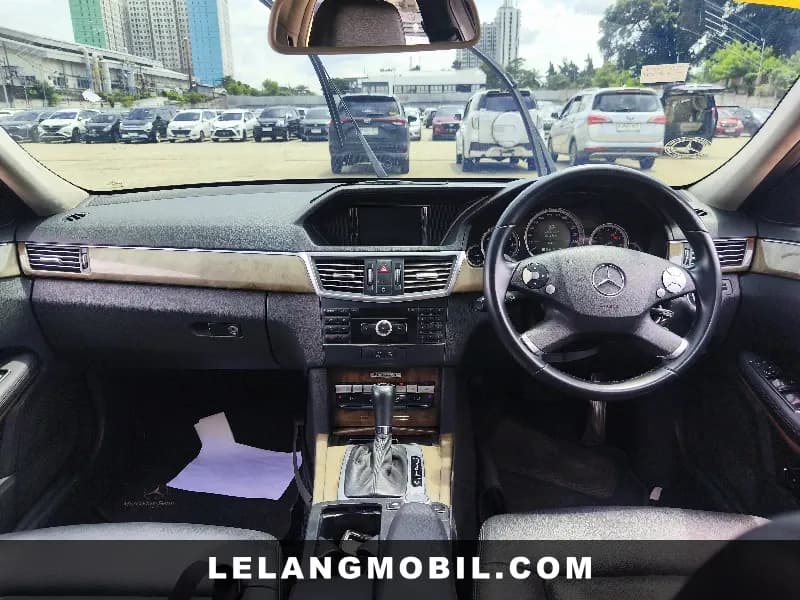 MERCEDES BENZ E CLASS - View 5