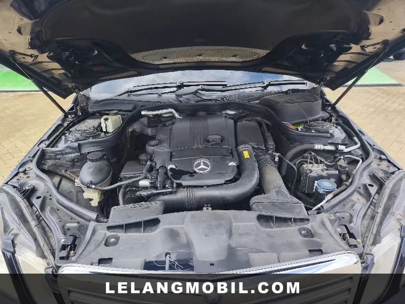 MERCEDES BENZ E CLASS - View 6