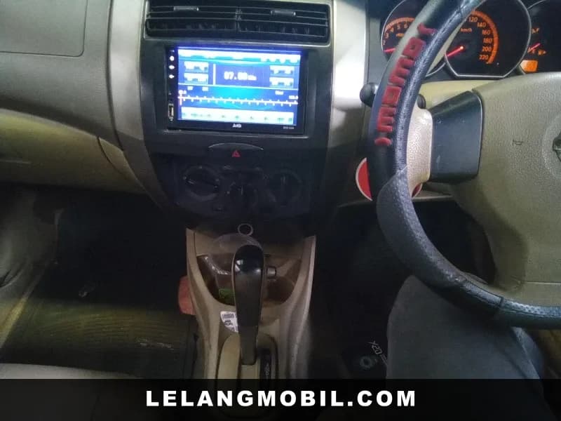 NISSAN LIVINA - View 11