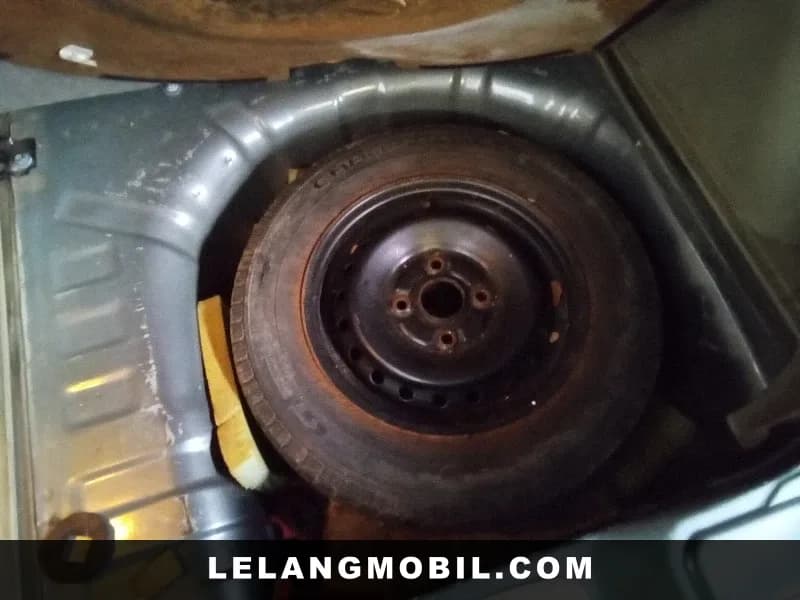 NISSAN LIVINA - View 13