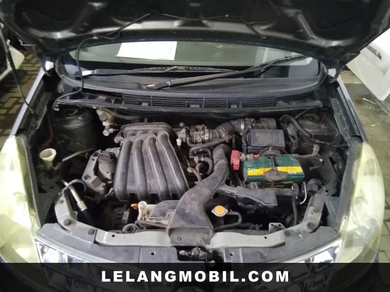 NISSAN LIVINA - View 6