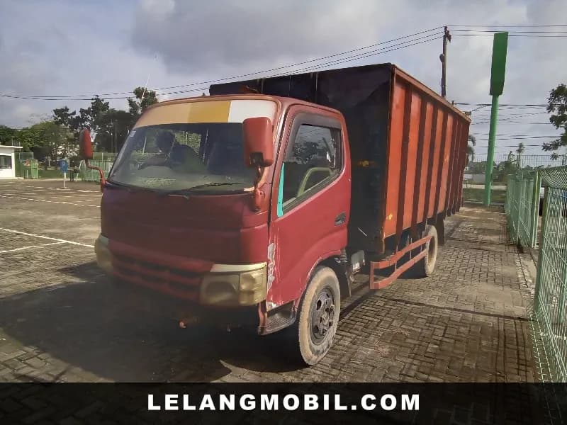 TOYOTA DYNA - View 1