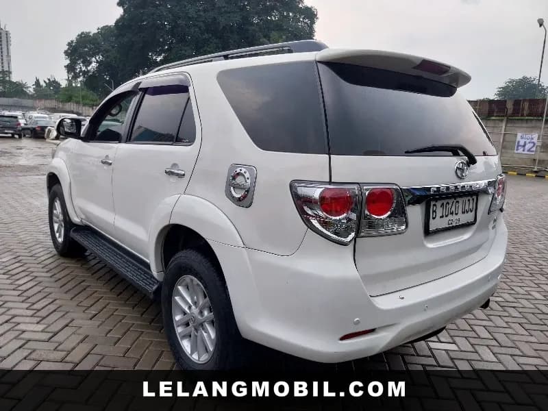 TOYOTA FORTUNER - View 4